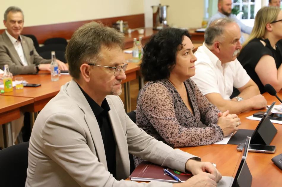 JEDNOGŁOŚNE ABSOLUTORIUM ZA 2024 ROK DLA WÓJTA GMINY LIMANOWA - zdjęcie 15
