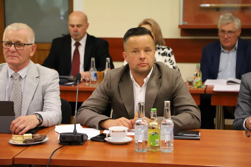 JEDNOGŁOŚNE ABSOLUTORIUM ZA 2024 ROK DLA WÓJTA GMINY LIMANOWA - zdjęcie 19