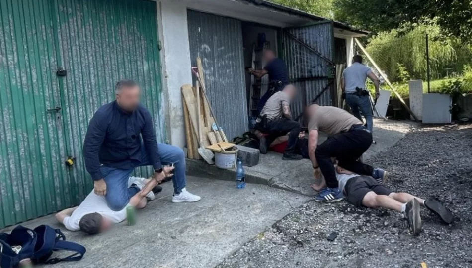 Policja zlikwidowała magazyn narkotykowy w garażu w Bochni - zdjęcie 1