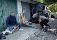 Policja zlikwidowała magazyn narkotykowy w garażu w Bochni - zdjęcie główne