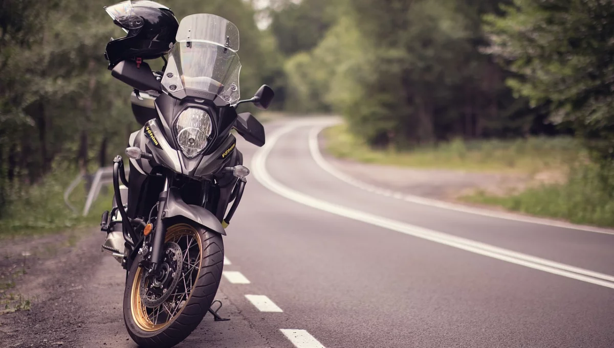 Motocykl to wolność i pasja – zadbaj o bezpieczeństwo jazdy i odpowiednią ochronę