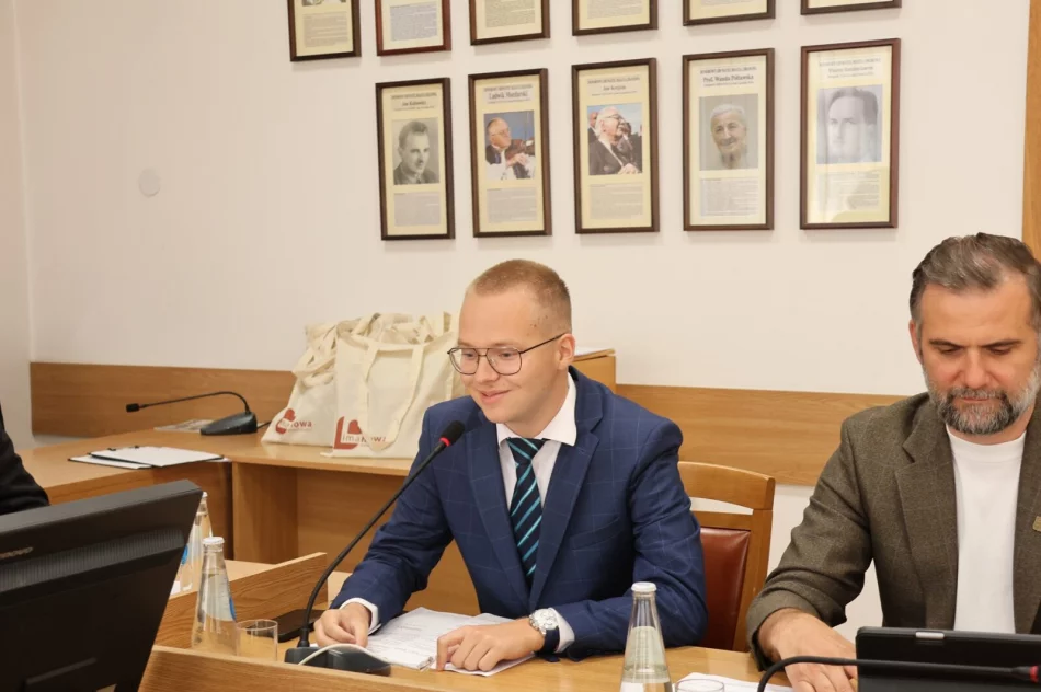 Inauguracyjna sesja - pierwsze obrady młodych radnych (ZDJĘCIA) - zdjęcie 7