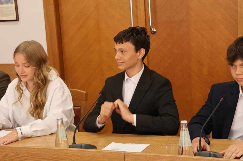 Inauguracyjna sesja - pierwsze obrady młodych radnych (ZDJĘCIA) - zdjęcie 10