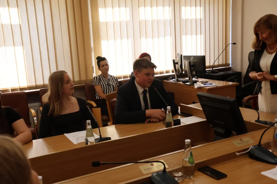 Limanowa rozpoczyna nowy rozdział! Inauguracja Młodzieżowej Rady Miasta - zdjęcie 15