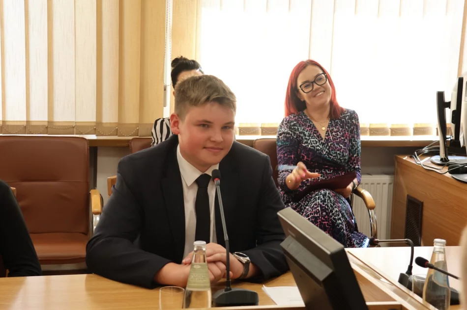 Limanowa rozpoczyna nowy rozdział! Inauguracja Młodzieżowej Rady Miasta - zdjęcie 16