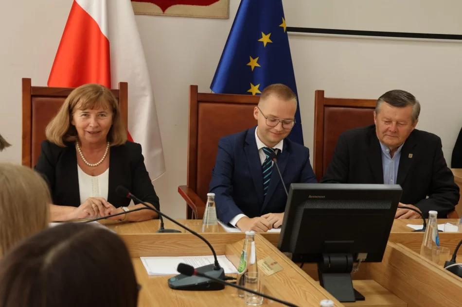 Limanowa rozpoczyna nowy rozdział! Inauguracja Młodzieżowej Rady Miasta - zdjęcie 18