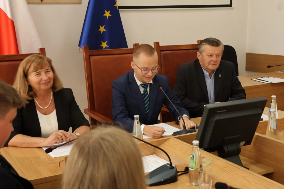 Limanowa rozpoczyna nowy rozdział! Inauguracja Młodzieżowej Rady Miasta - zdjęcie 19