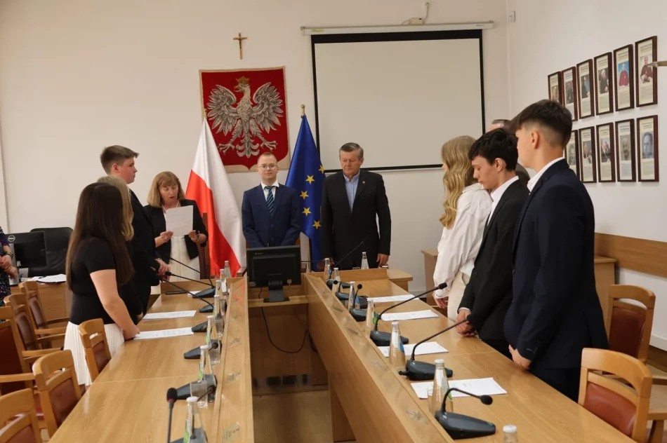 Limanowa rozpoczyna nowy rozdział! Inauguracja Młodzieżowej Rady Miasta - zdjęcie 20