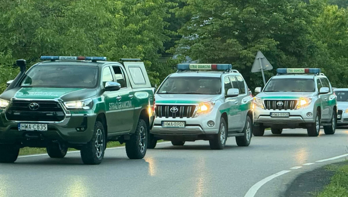 Do akcji wkroczyła straż graniczna, policja sprawdza domy i posesje