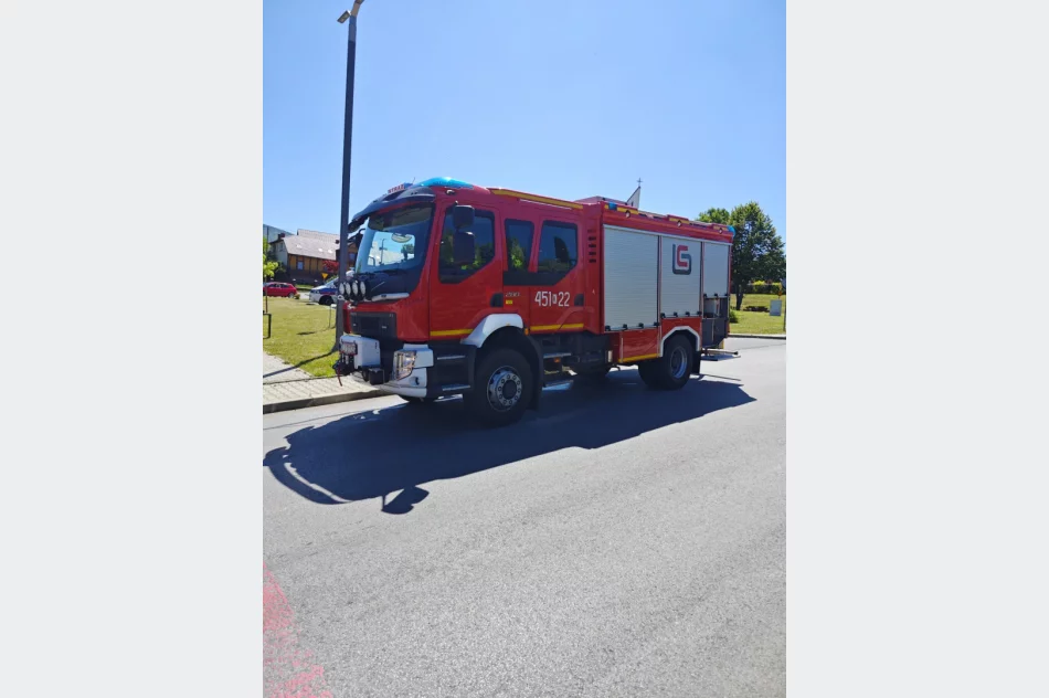 Zderzenie dwóch samochodów, jedna osoba trafiła do szpitala - zdjęcie 2