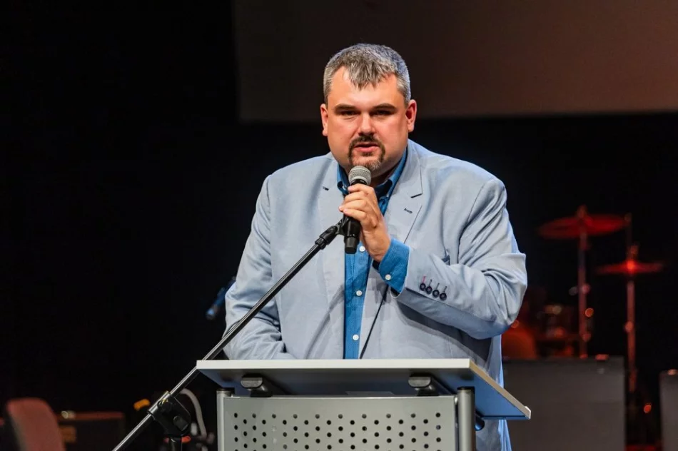 Druhowie z OSP Łososina Górna odebrali promesę finansową za największą ilość wyjazdów w 2024 roku - zdjęcie 10