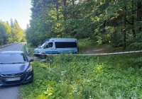 Droga przejezdna, miejsce znalezienia zwłok zabezpieczone (WIDEO) - zdjęcie główne