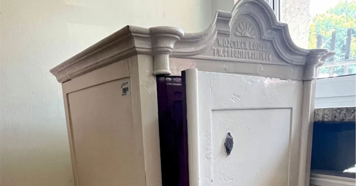 Szpital wystawił na sprzedaż zabytkowy sejf z 1911 roku