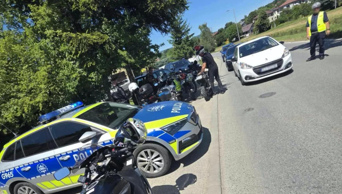 Kontrole policyjne po pogrzebie motocyklisty/fot.: Moto Limanowa - Facebook