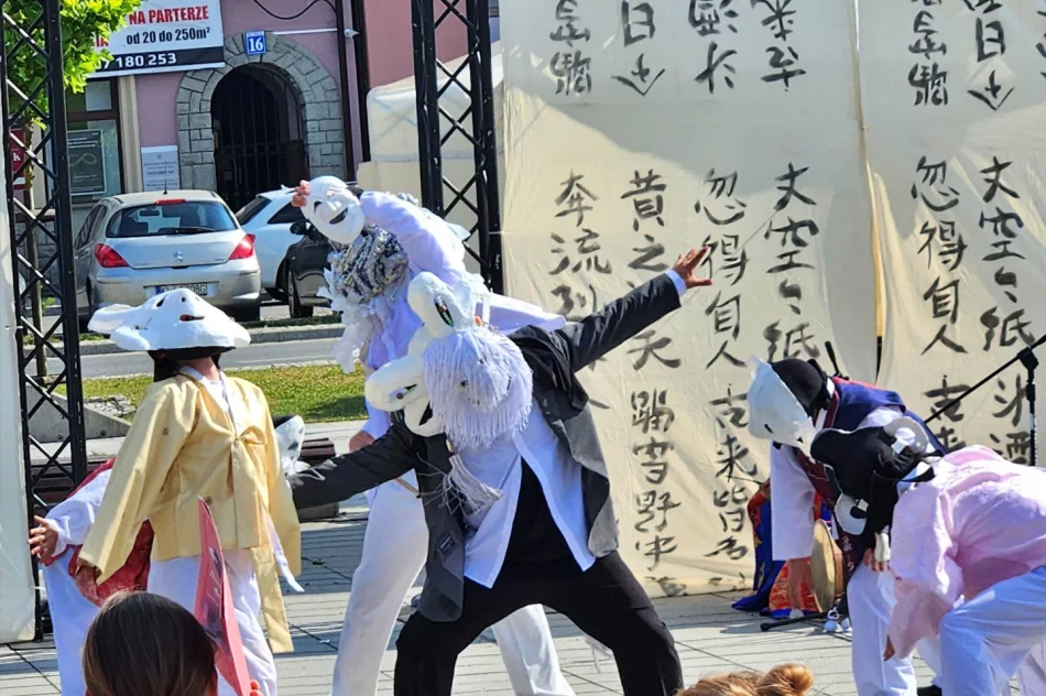 Spektakl koreańskiej grupy na otwarcie ULICA Festival (ZDJĘCIA) - zdjęcie 11