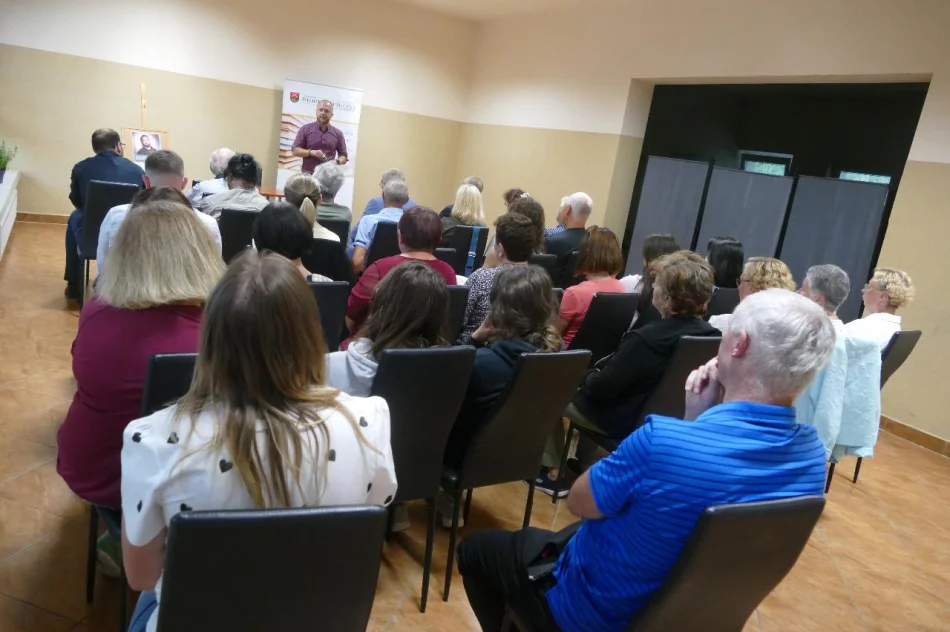 Wojciech Chmielarz w Bibliotece w Pisarzowej - zdjęcie 4