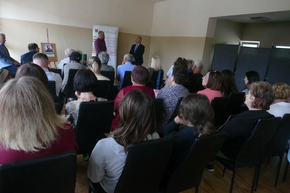 Wojciech Chmielarz w Bibliotece w Pisarzowej - zdjęcie 5
