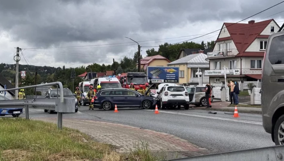 Kolizja trzech samochodów na DK28 - korki - zdjęcie 1