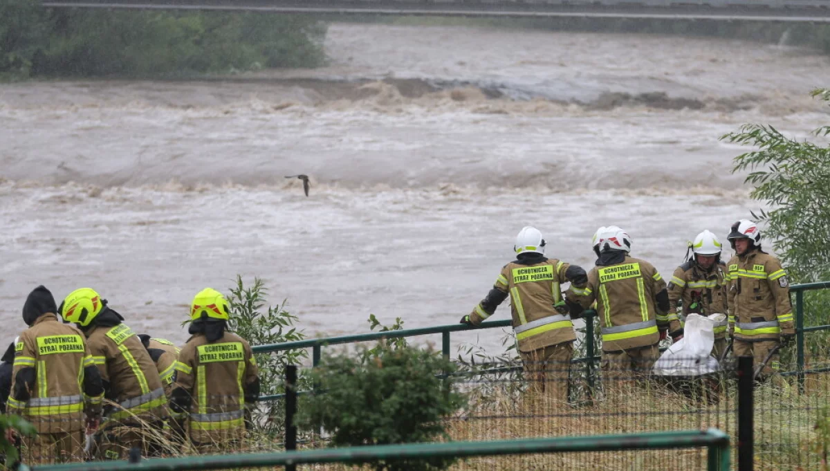 Małopolskie: brak stanów alarmowych na rzekach, odwołane ostrzeżenia o burzach i opadach