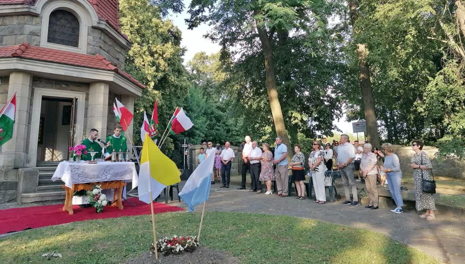 Eucharystia na Jabłońcu odprawiona zgodnie z tradycją - zdjęcie 1