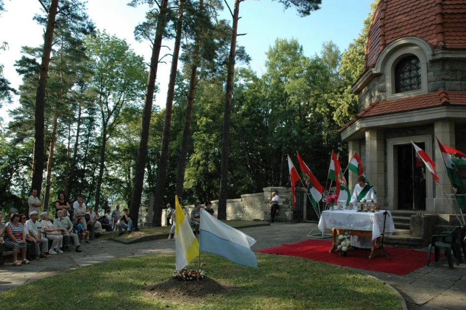 Eucharystia na Jabłońcu odprawiona zgodnie z tradycją - zdjęcie 9