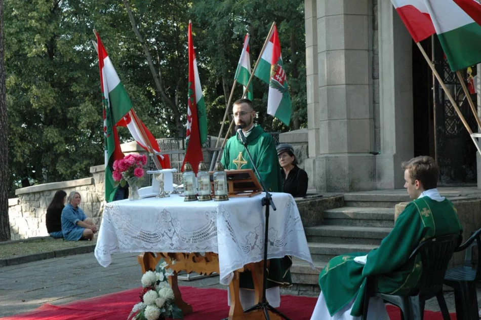 Eucharystia na Jabłońcu odprawiona zgodnie z tradycją - zdjęcie 11