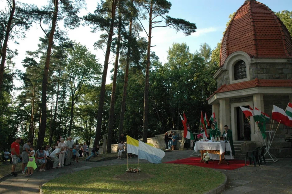 Eucharystia na Jabłońcu odprawiona zgodnie z tradycją - zdjęcie 16