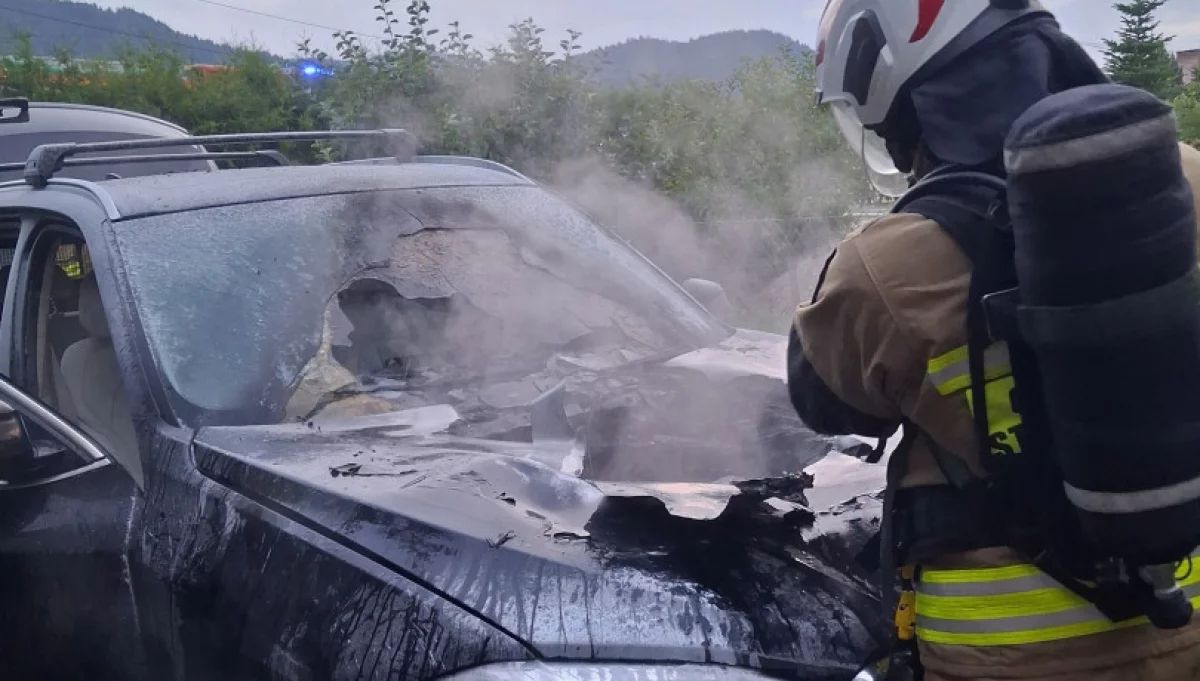 Pożar samochodu marki BMW/fot.: OSP Kamienica