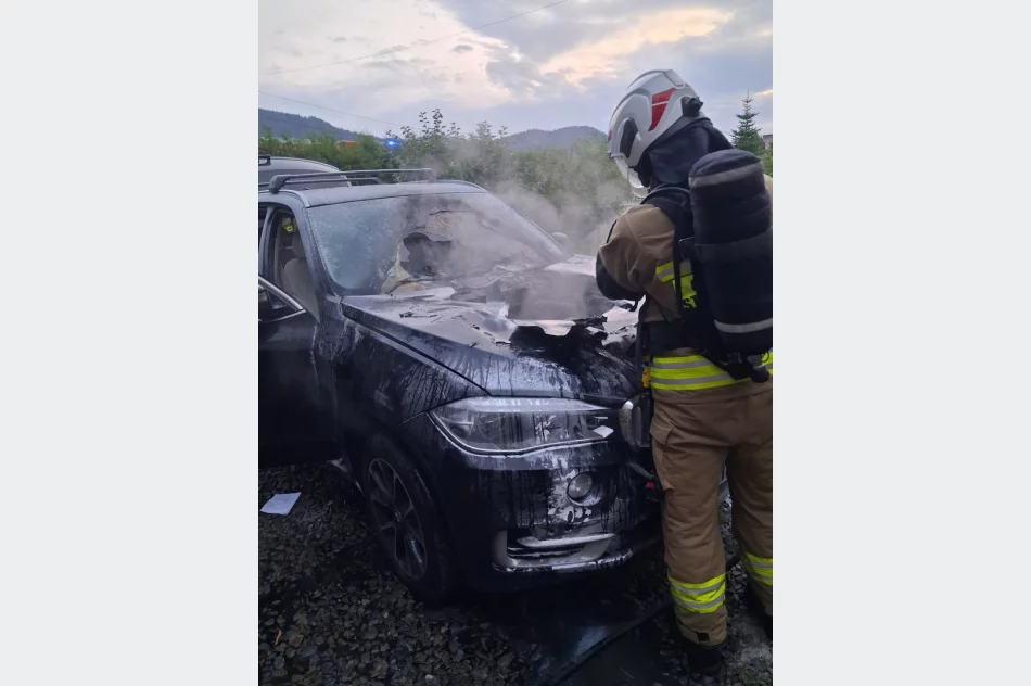 Pożar BMW, interweniowała straż pożarna - zdjęcie 2