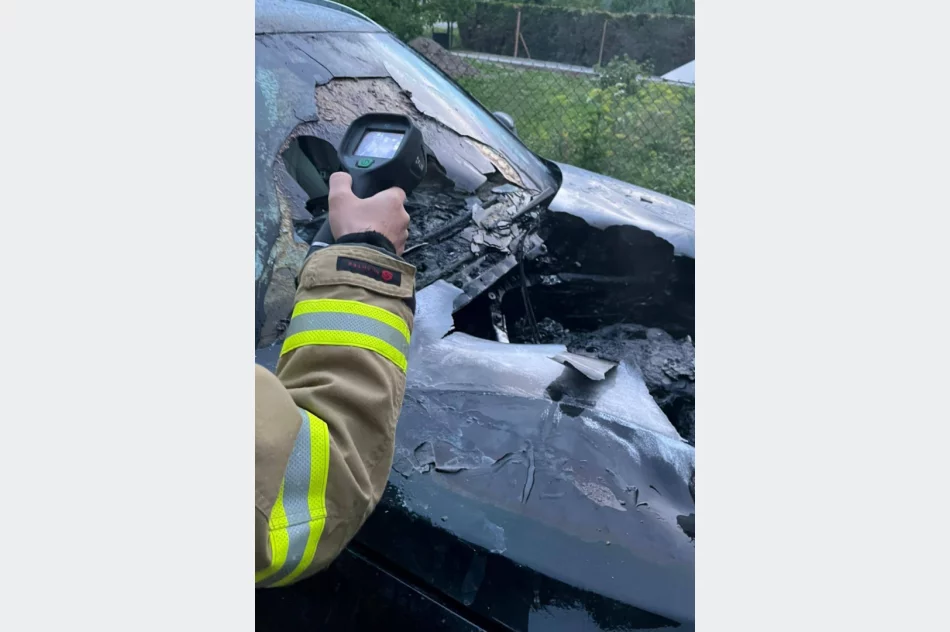 Pożar BMW, interweniowała straż pożarna - zdjęcie 3