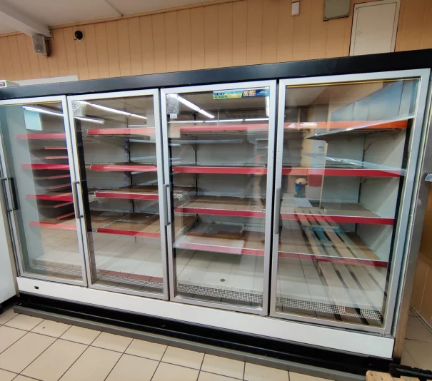 / Wyprzedaż sprzętu sklepowego - kompletne wyposażenie! / - Zdjęcie główne