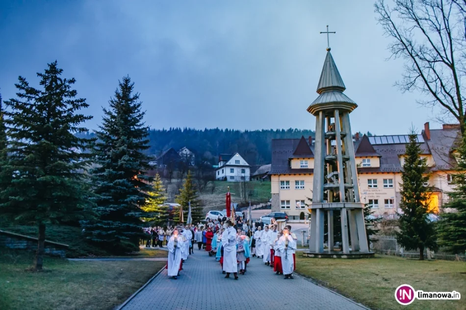 Procesja rezurekcyjna w Starej Wsi - zdjęcie 9