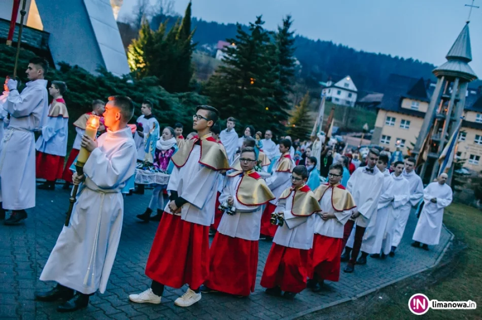 Procesja rezurekcyjna w Starej Wsi - zdjęcie 12