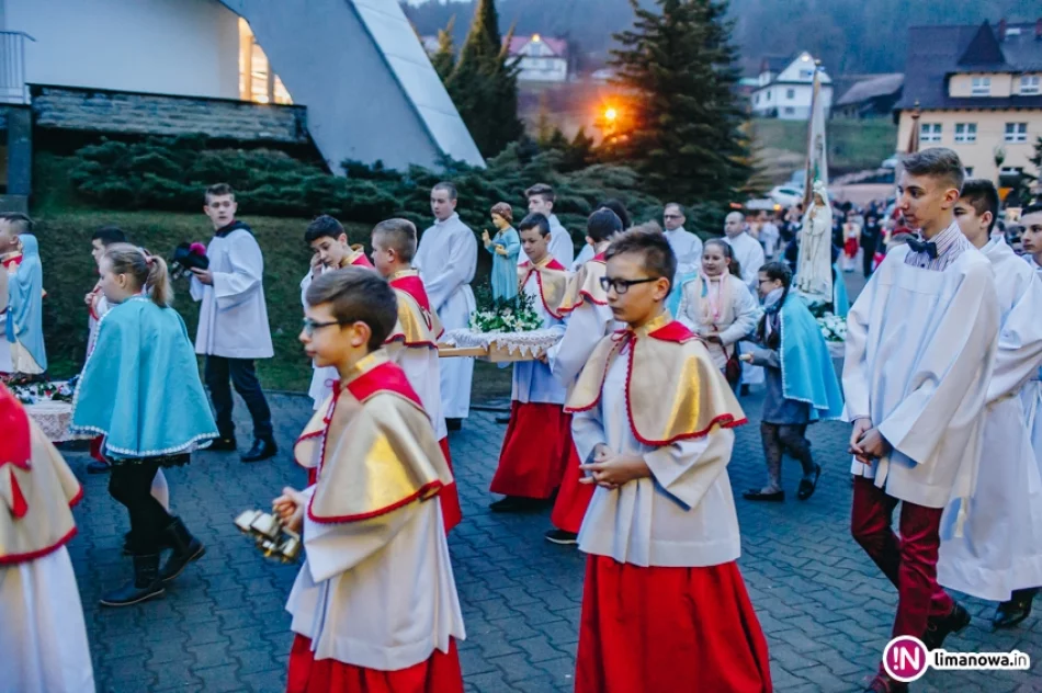 Procesja rezurekcyjna w Starej Wsi - zdjęcie 13
