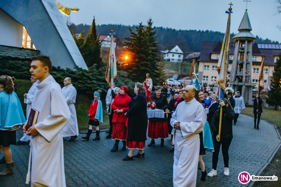 Procesja rezurekcyjna w Starej Wsi - zdjęcie 14