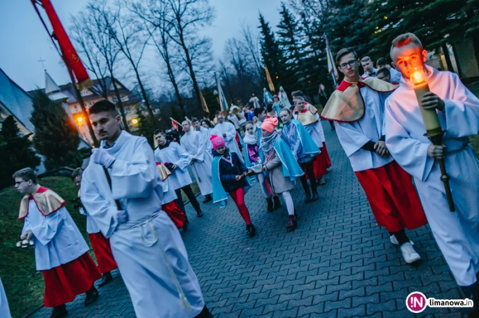 Procesja rezurekcyjna w Starej Wsi - zdjęcie 15