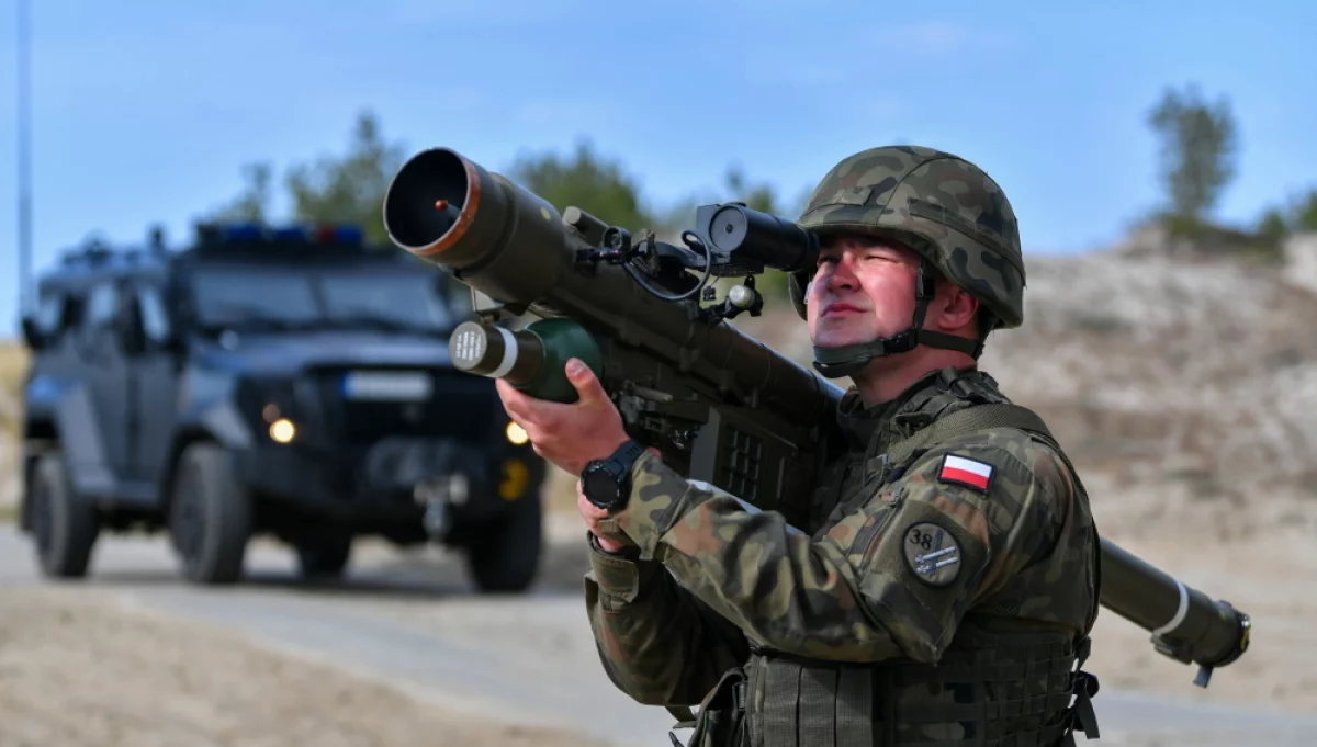 „Rzeczpospolita”: Polacy tracą wiarę w armię