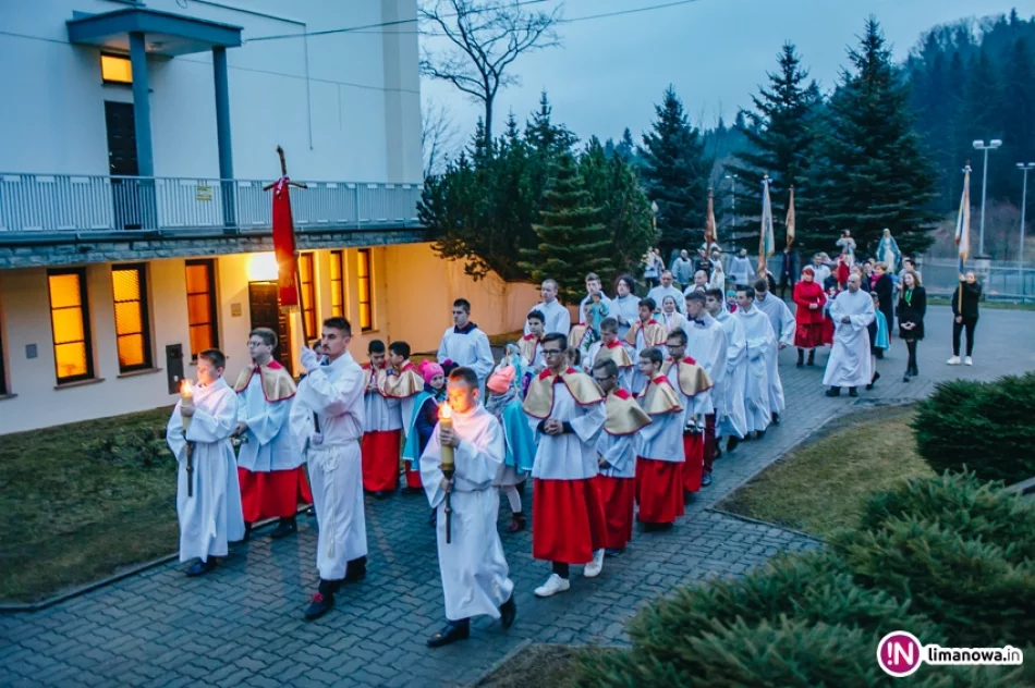 Procesja rezurekcyjna w Starej Wsi - zdjęcie 16