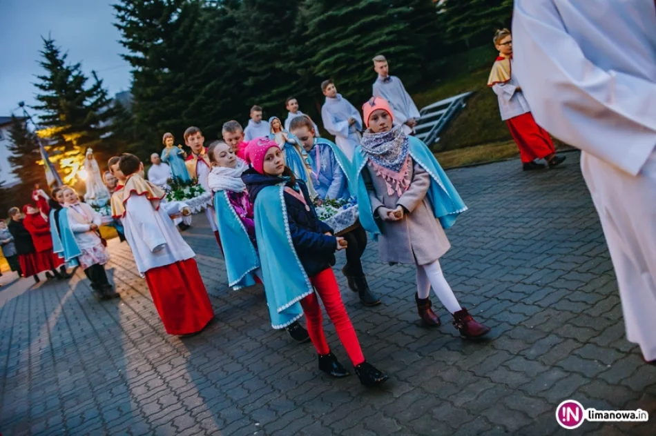 Procesja rezurekcyjna w Starej Wsi - zdjęcie 18