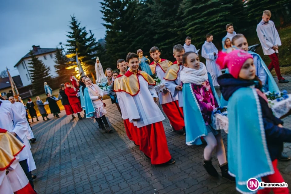 Procesja rezurekcyjna w Starej Wsi - zdjęcie 19