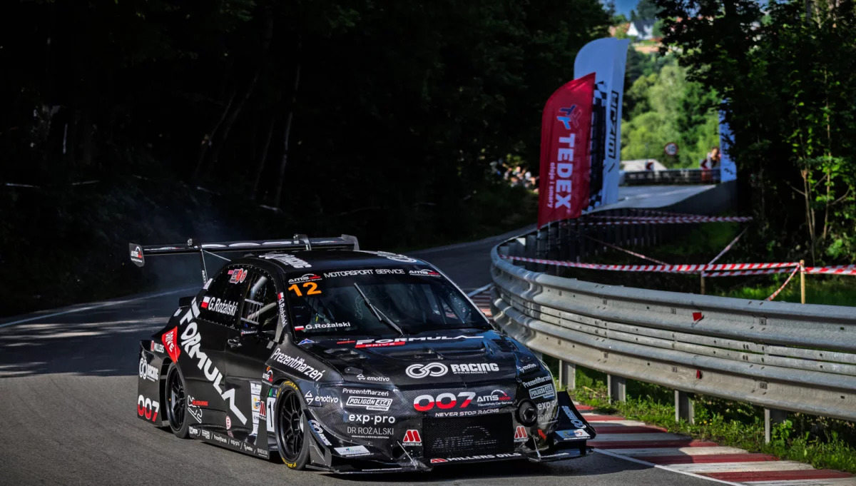 Hill Climb Limanowa 2025 – pierwszy dzień ścigania za nami. Rożalski najszybszy w GSMP. Merli na treningu ze średnią 171 km/h