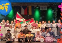 Folklor dzieci na scenie - zdjęcie główne