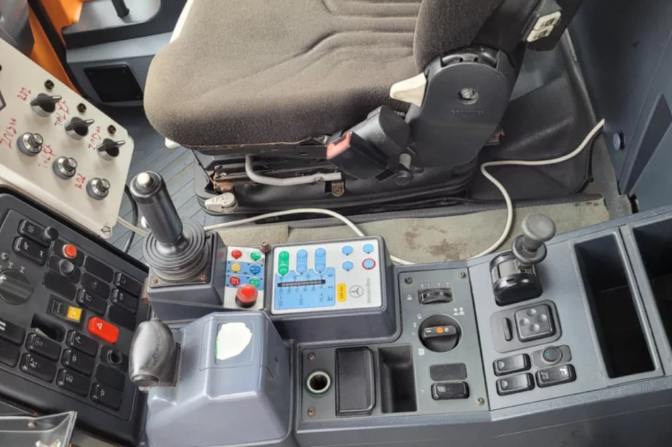 Sprzedaż pojazdu komunalnego DAIMLER BENZ UNIMOG 405/12 - zdjęcie 9