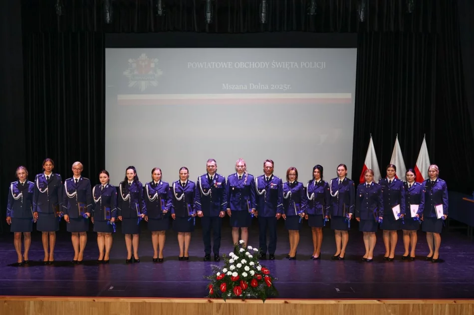 Święto policji: awanse, wyróżnienia i jubileusz kobiet - zdjęcie 2