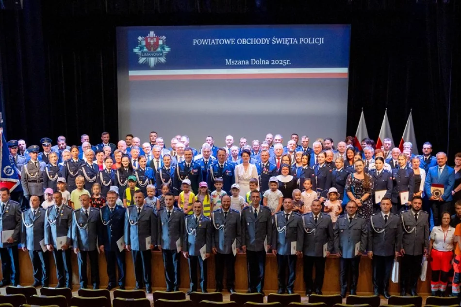 Święto policji: awanse, wyróżnienia i jubileusz kobiet - zdjęcie 3