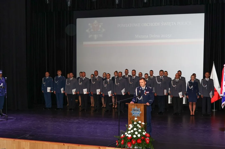 Święto policji: awanse, wyróżnienia i jubileusz kobiet - zdjęcie 7