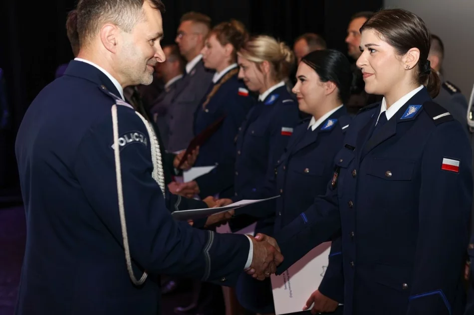Święto policji: awanse, wyróżnienia i jubileusz kobiet - zdjęcie 11