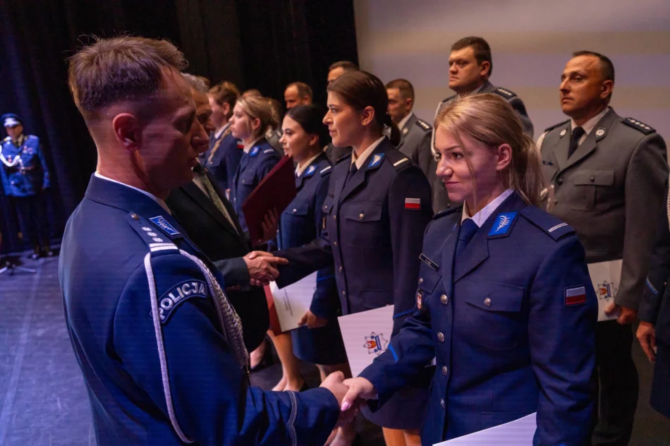Święto policji: awanse, wyróżnienia i jubileusz kobiet - zdjęcie 12