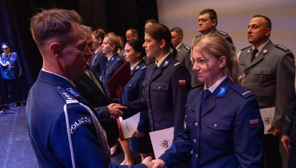 Święto policji: awanse, wyróżnienia i jubileusz kobiet - zdjęcie 1