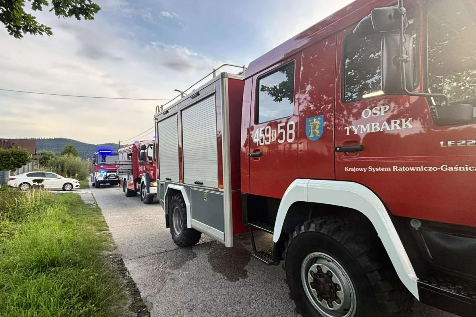 Pożar garażu: ogień objął zaparkowany samochód i dwa motocykle - zdjęcie 2